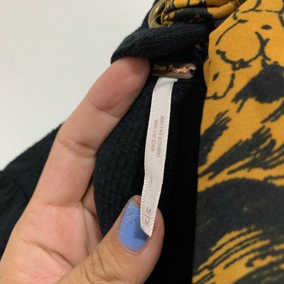 Free People Party in the back mock neck long sleeve top Size Medium - Picture 9 of 10